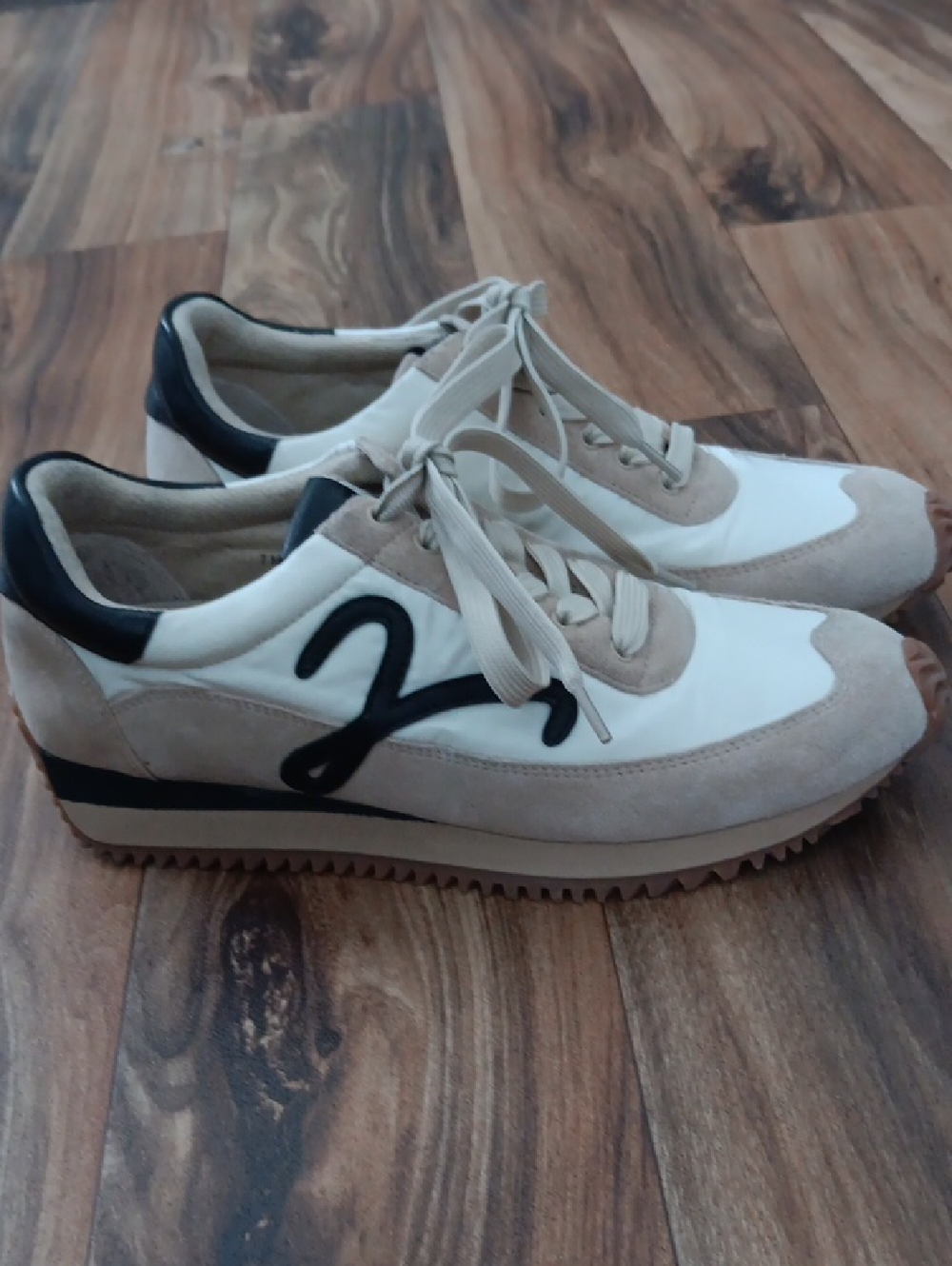Vaneli Queen Sneakers
